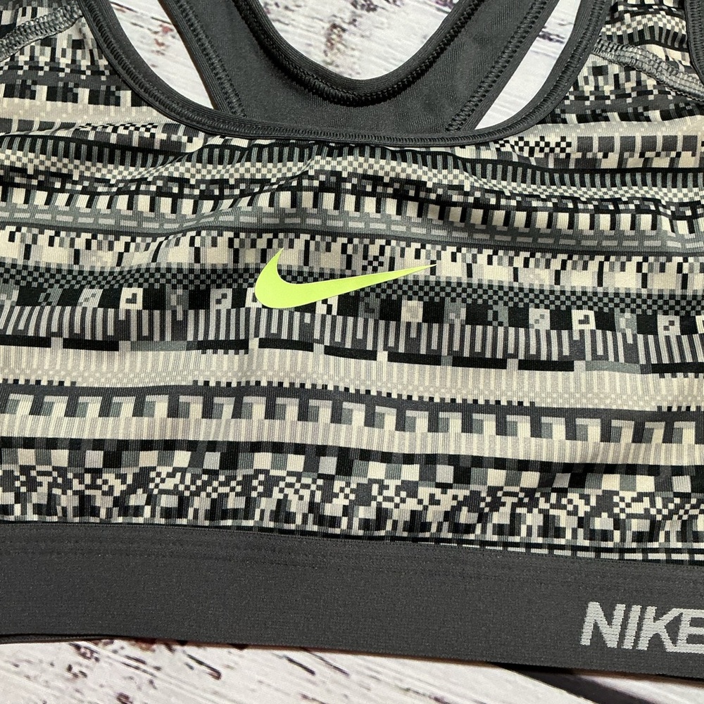 Women's Nike Pro Classic Training Sports Bra. Size M. - Picture 4 of 7